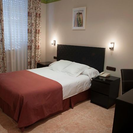 Hotel Alfonso IX (Adults Only) Caces Eksteriør bilde