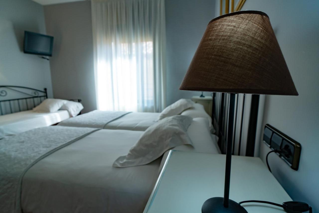 Hotel Alfonso IX (Adults Only) Caces Eksteriør bilde