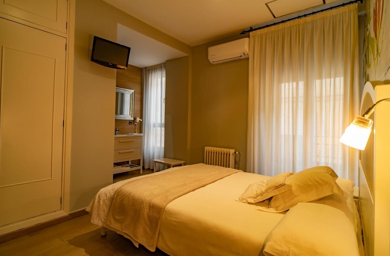Hotel Alfonso IX (Adults Only) Caces Eksteriør bilde