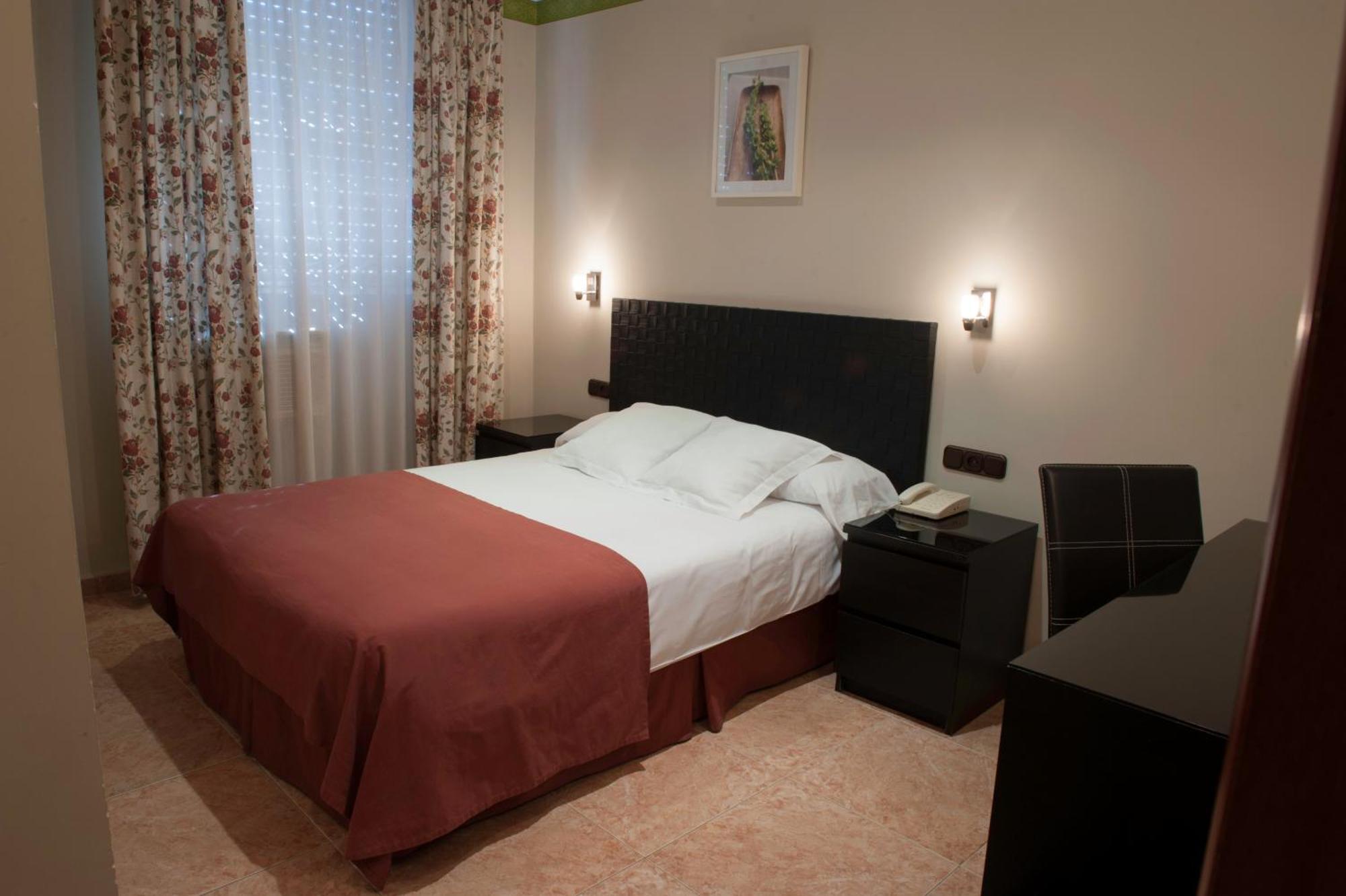 Hotel Alfonso IX (Adults Only) Caces Eksteriør bilde