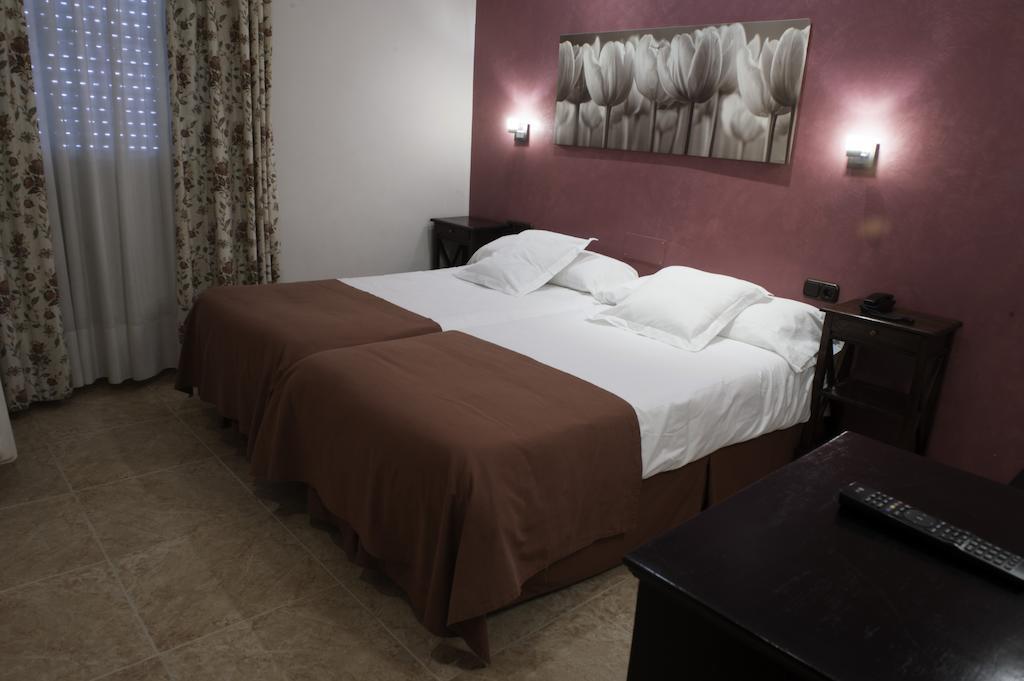 Hotel Alfonso IX (Adults Only) Caces Eksteriør bilde