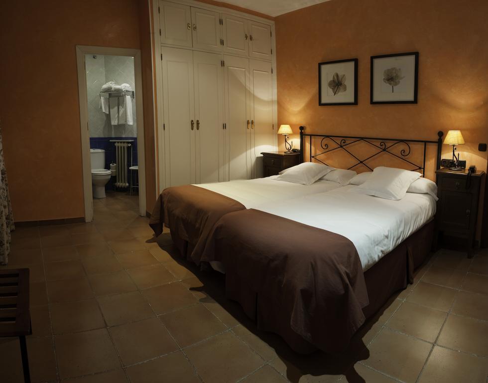 Hotel Alfonso IX (Adults Only) Caces Eksteriør bilde